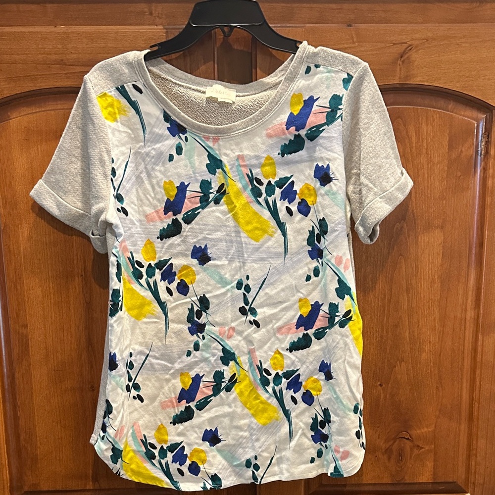 Deletta Light Gray Floral Scoop Neck Tee with Navy & Yellow Accents